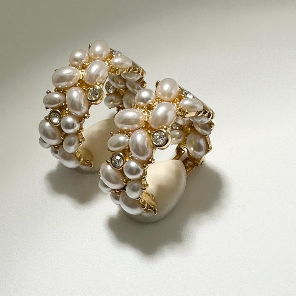 Kenneth Jay Lane, Pearl Cabochon Hoop Clip Earring - Picture 5 of 5